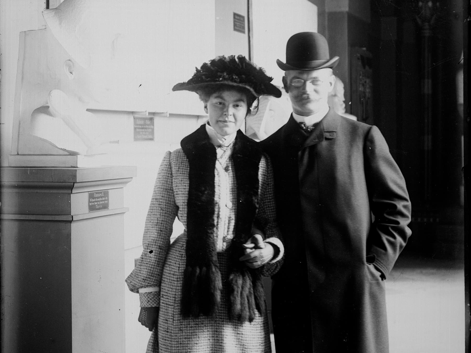 Black-and-white photograph of the Boehlau couple, taken in a museum