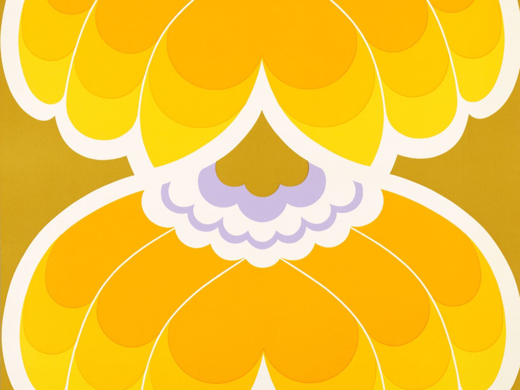 Abstraktes Design mit sich überlappenden gelben, weißen und violetten gewellten Formen, die Blütenblättern oder Federn auf einem senffarbenen Hintergrund ähneln.