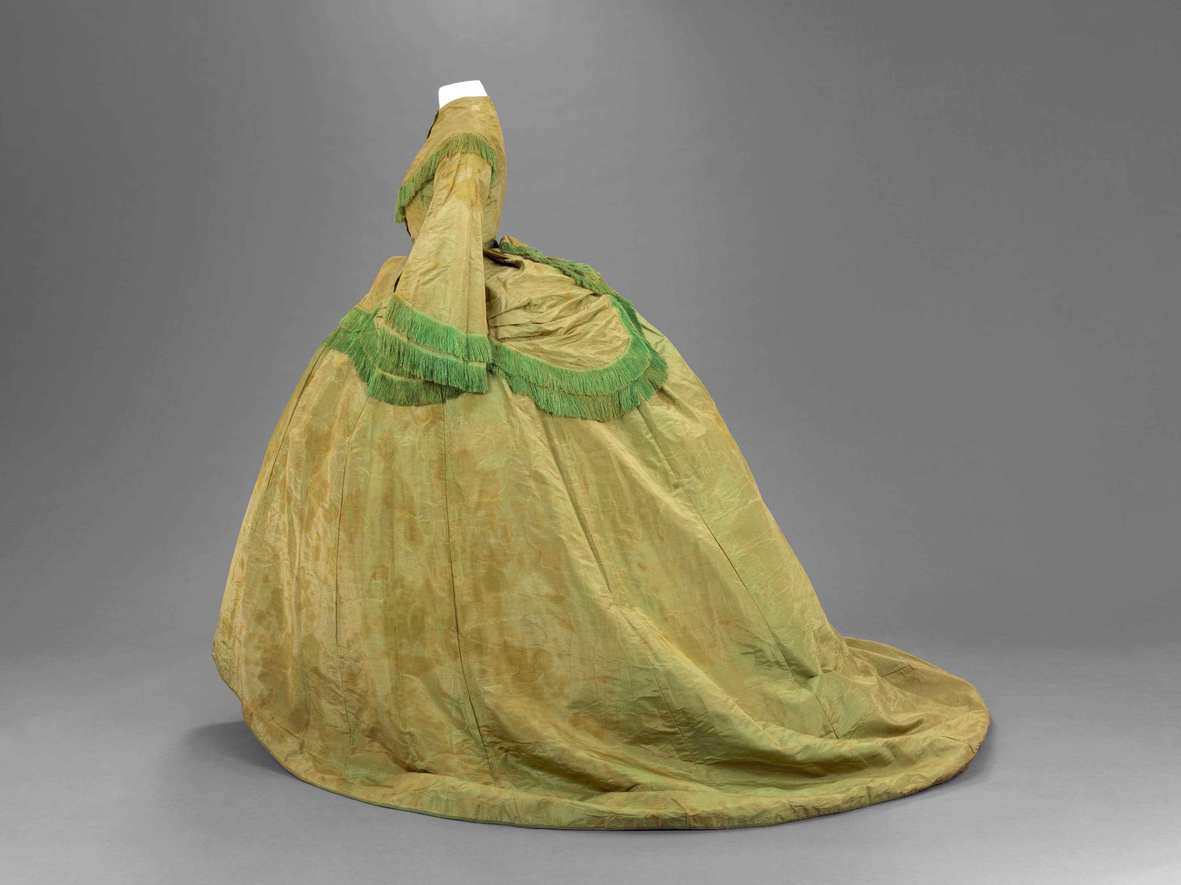 Zweiteiliges Krinolinenkleid with Schleppe and kurzem Überrock
