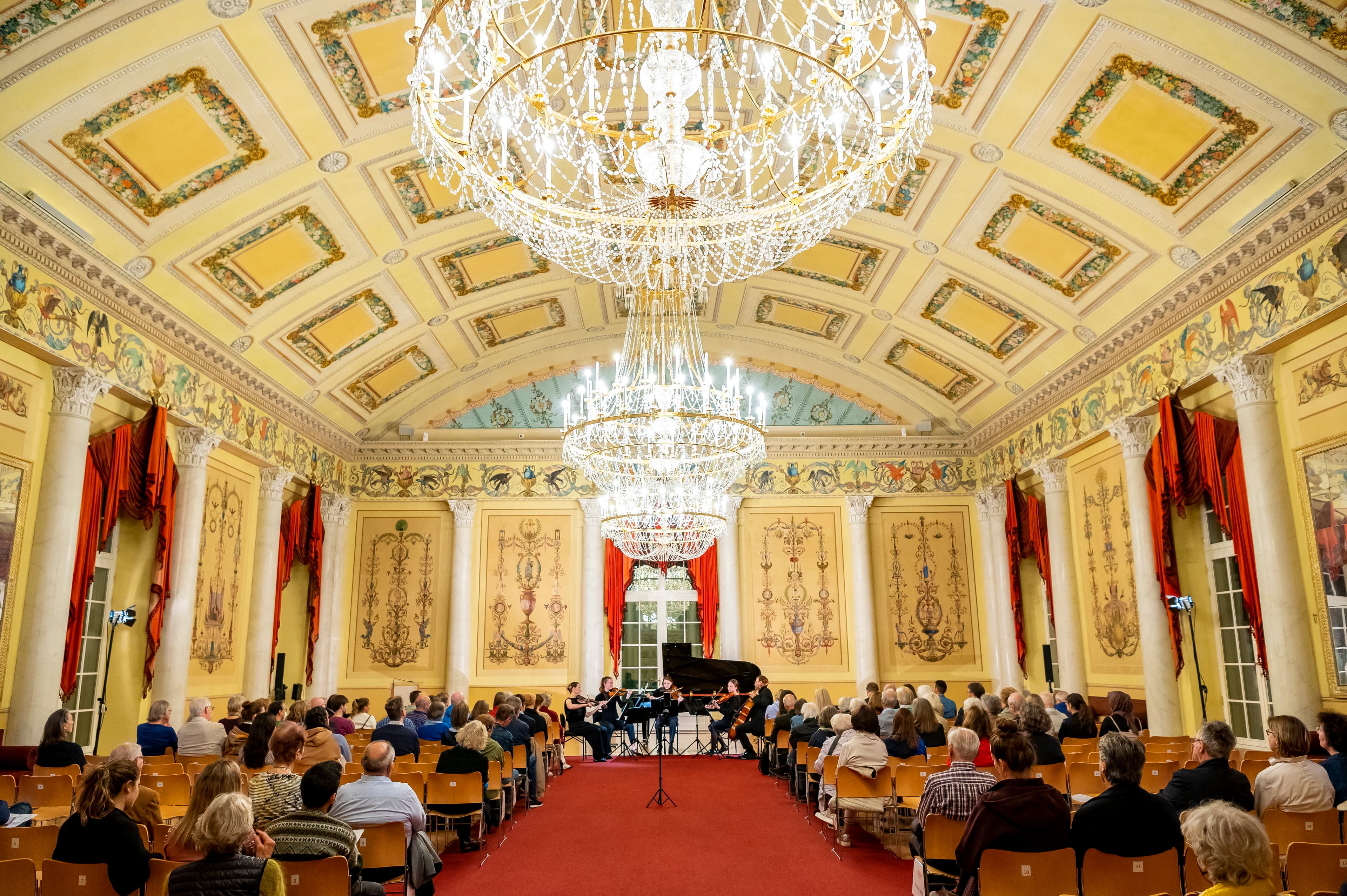 Innenansicht des Ballhauses während eines Konzerts